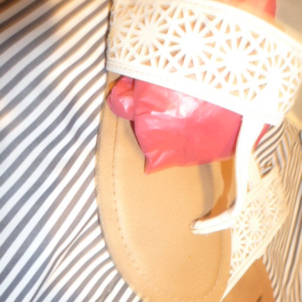Montego Bay Club white faux leather sandals/ flip flops size 8 - Picture 4 of 12
